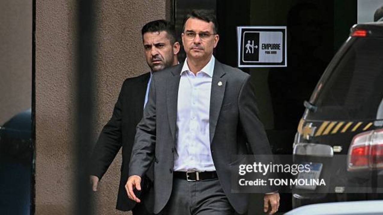 Flávio Bolsonaro confirma candidatura à Presidência e diz que decisão é definitiva