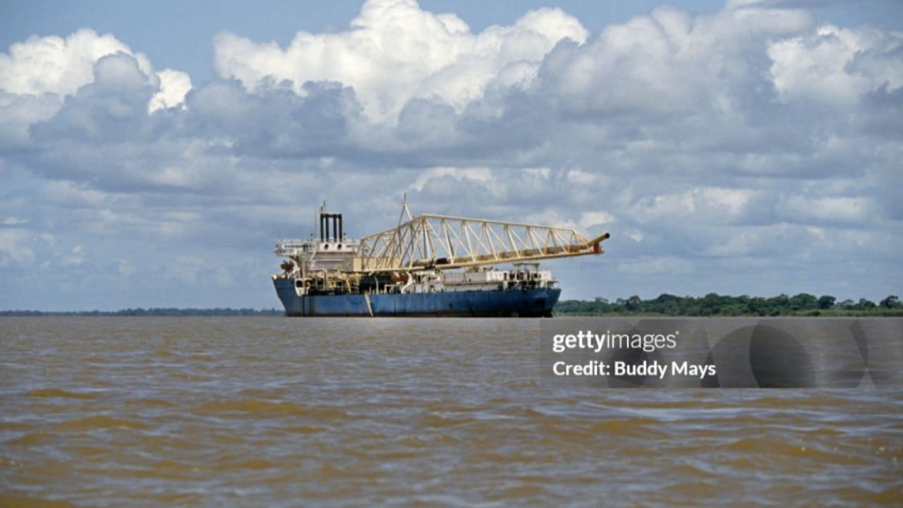 EUA retêm petroleiro e levantam dúvida sobre ato de guerra