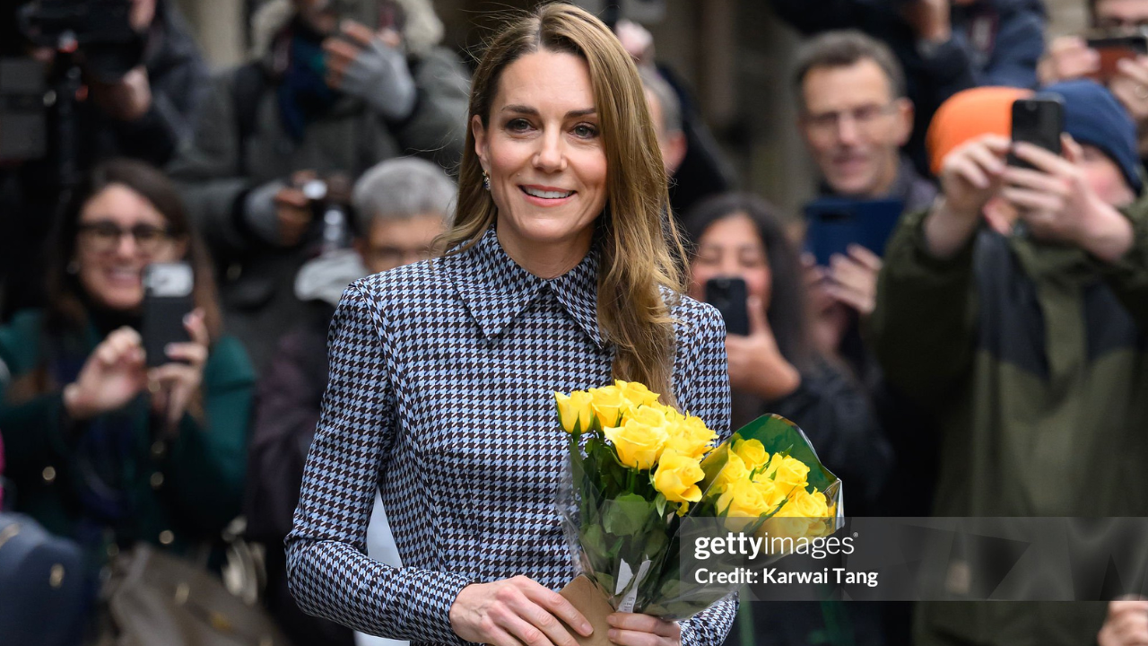 Kate Middleton aposta em vestido com estampa clássica