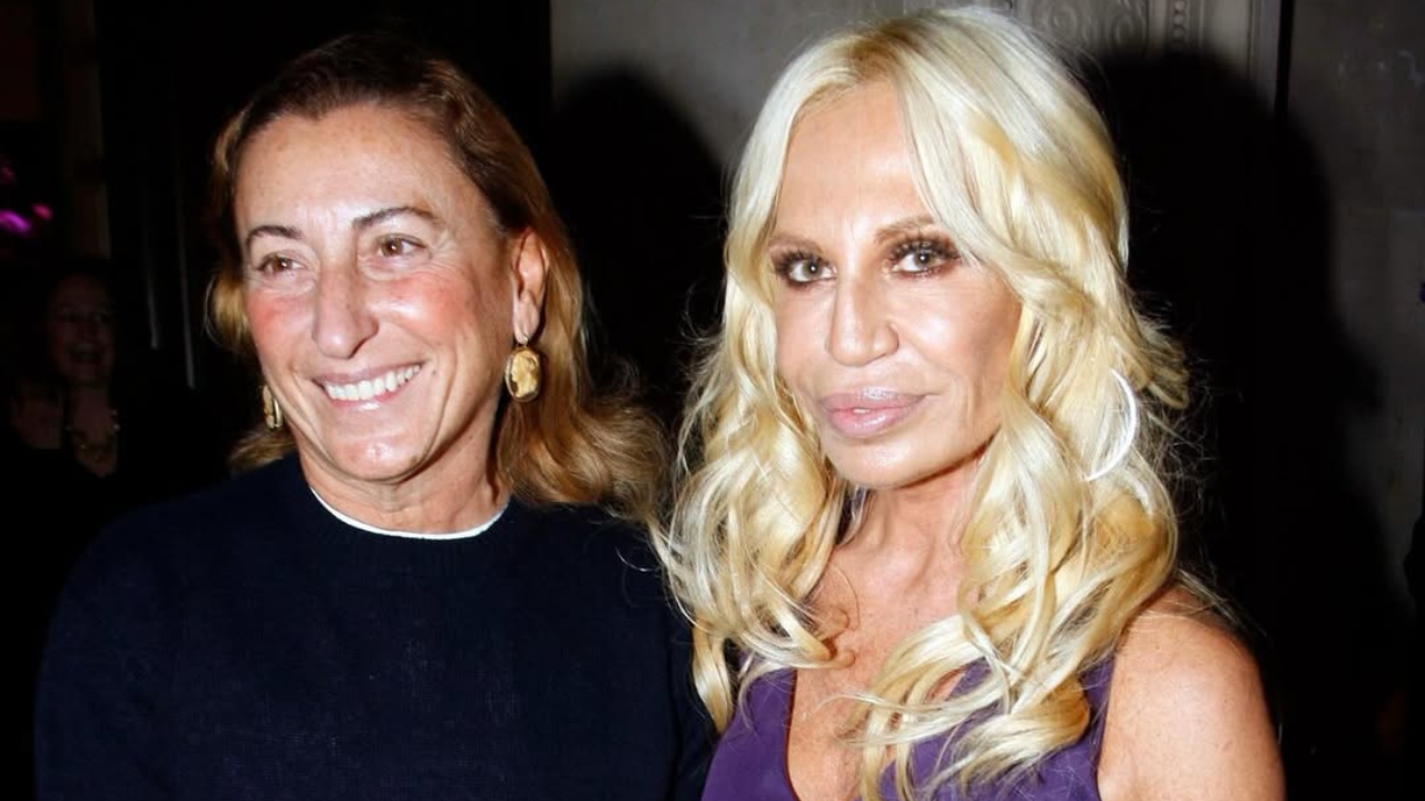 Prada oficializa compra da Versace por US$1,44 bilhões e inicia nova era para a icônica grife italiana