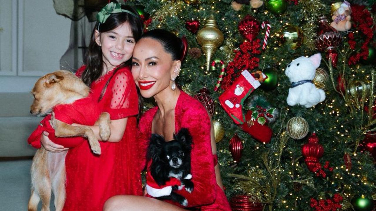 Sabrina Sato antecipa Natal com Zoe e a família e vive momento de fé e reflexão