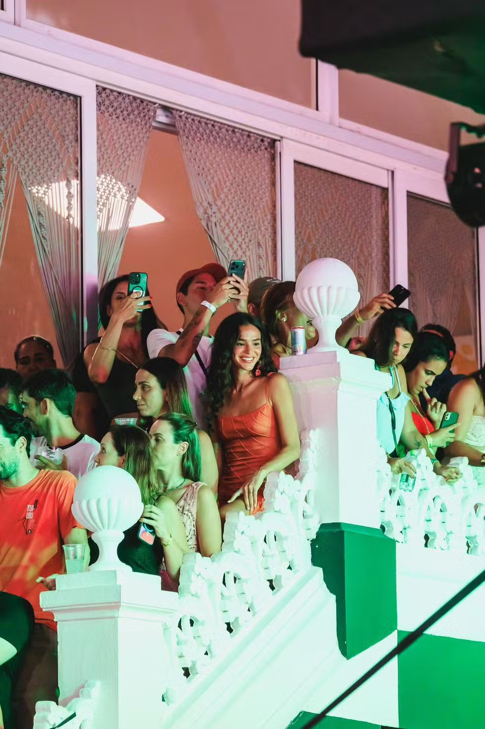 Bruna Marquezine aproveita Salvador e prestigia Timbalada Bruna Reis Maia, mais conhecida como Bruna Marquezine, é uma atriz brasileira. Bruna Marquezine aproveita temporada em Salvador para prestigiar ensaio da Timbalada