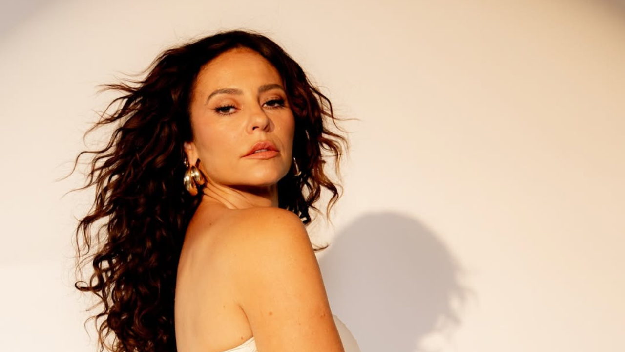 Paolla Oliveira esclarece boatos sobre suposto caminhão de flores recebido em sua casa