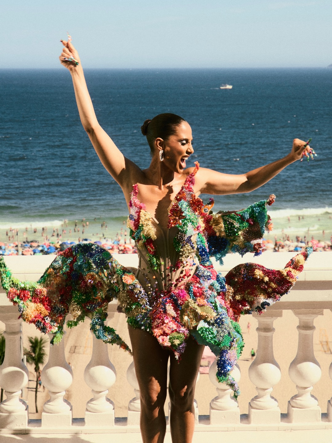 Camila Pitanga é coroada Rainha do Baile Copa