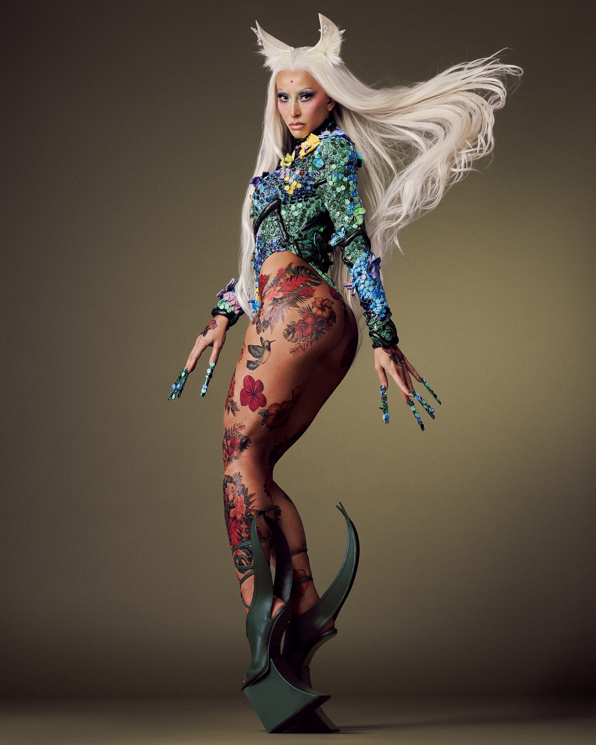Sabrina Sato abre oficialmente o Carnaval com fantasia de elfa toda tatuada Sabrina Sato abre oficialmente o Carnaval com fantasia de elfa toda tatuada