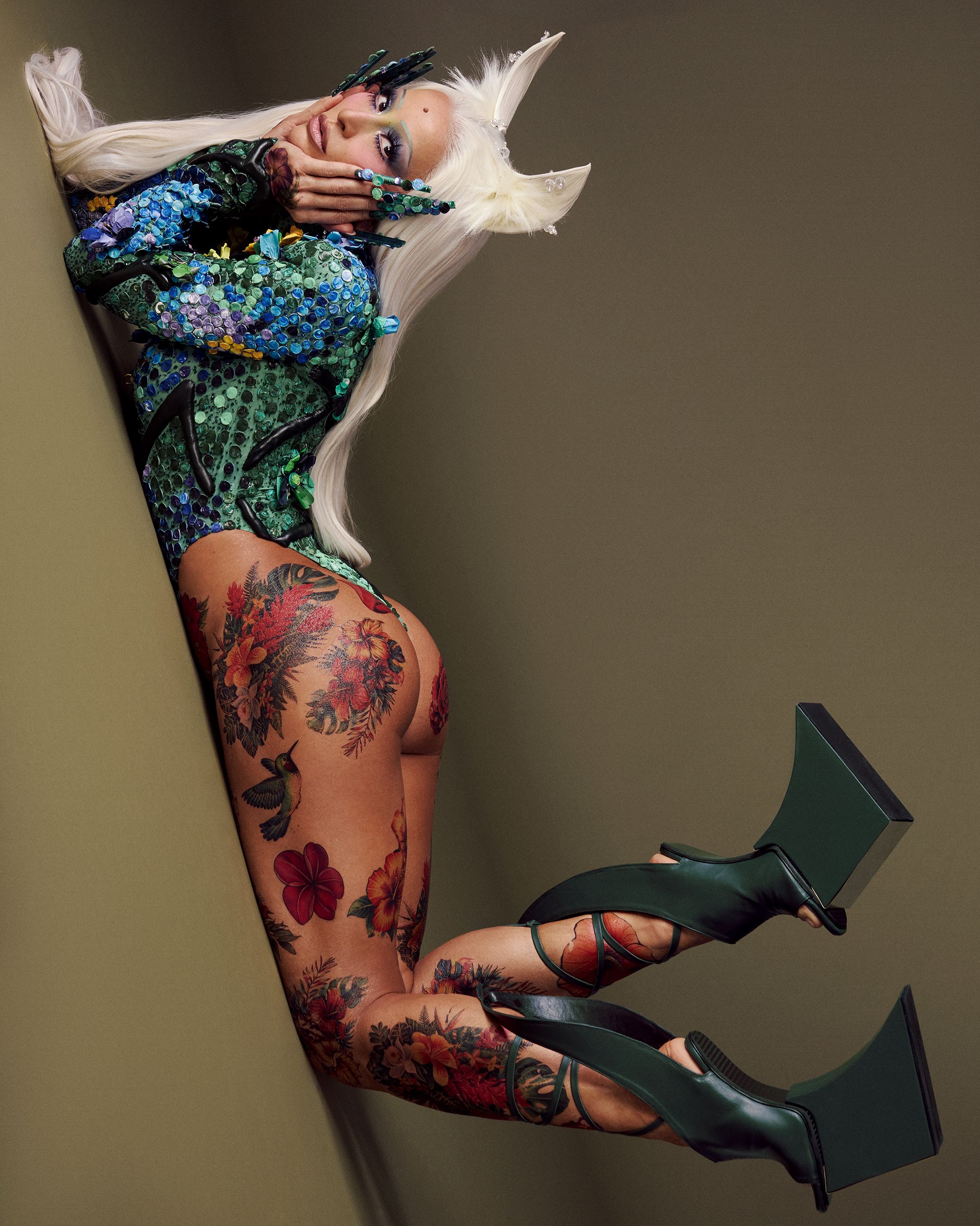 Sabrina Sato abre oficialmente o Carnaval com fantasia de elfa toda tatuada Sabrina Sato abre oficialmente o Carnaval com fantasia de elfa toda tatuada