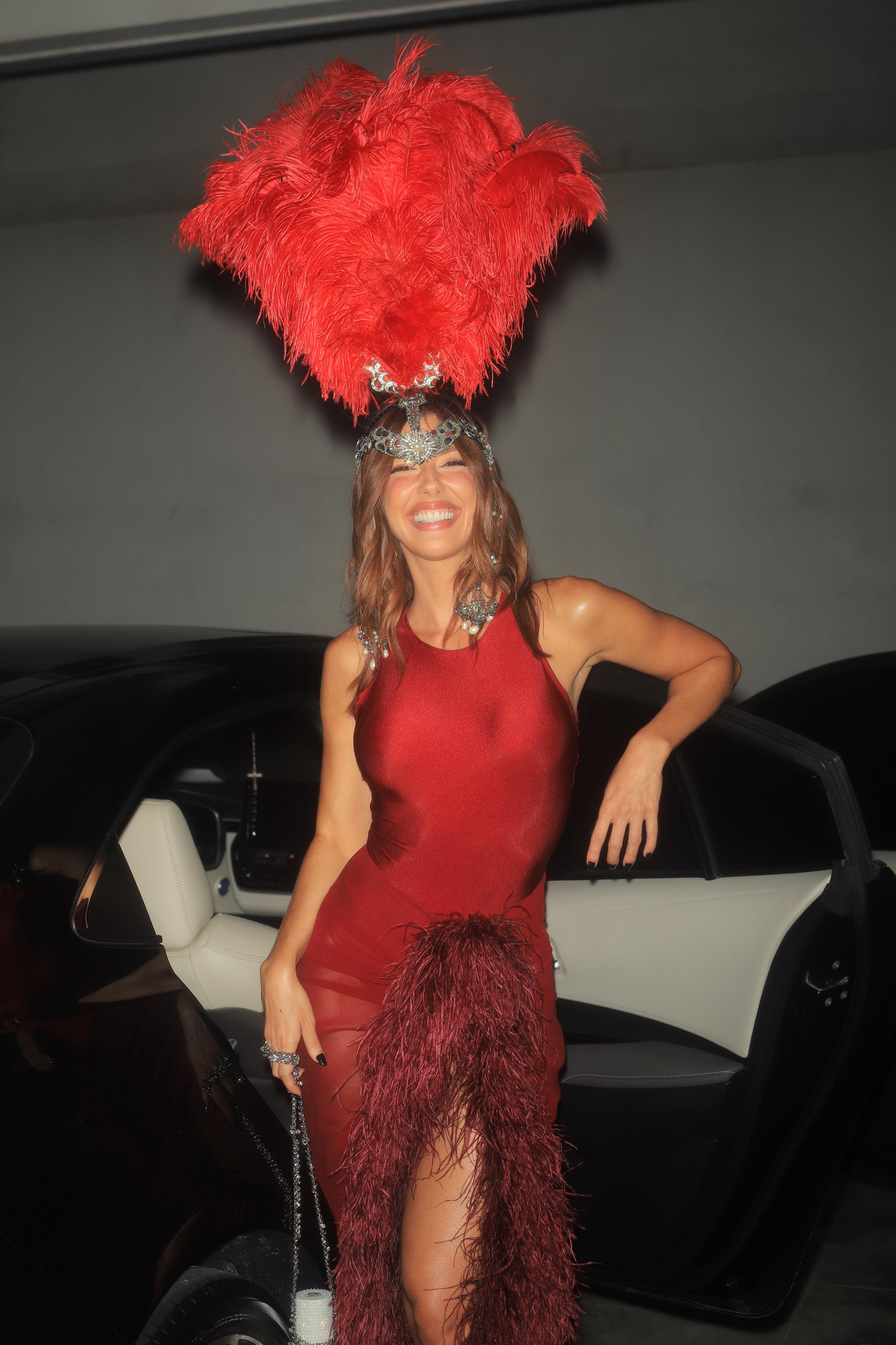 Camila Coutinho aposta no vermelho intenso para o Baile da Arara no Rio de Janeiro Camila Coutinho aposta no vermelho intenso para o Baile da Arara no Rio de Janeiro
