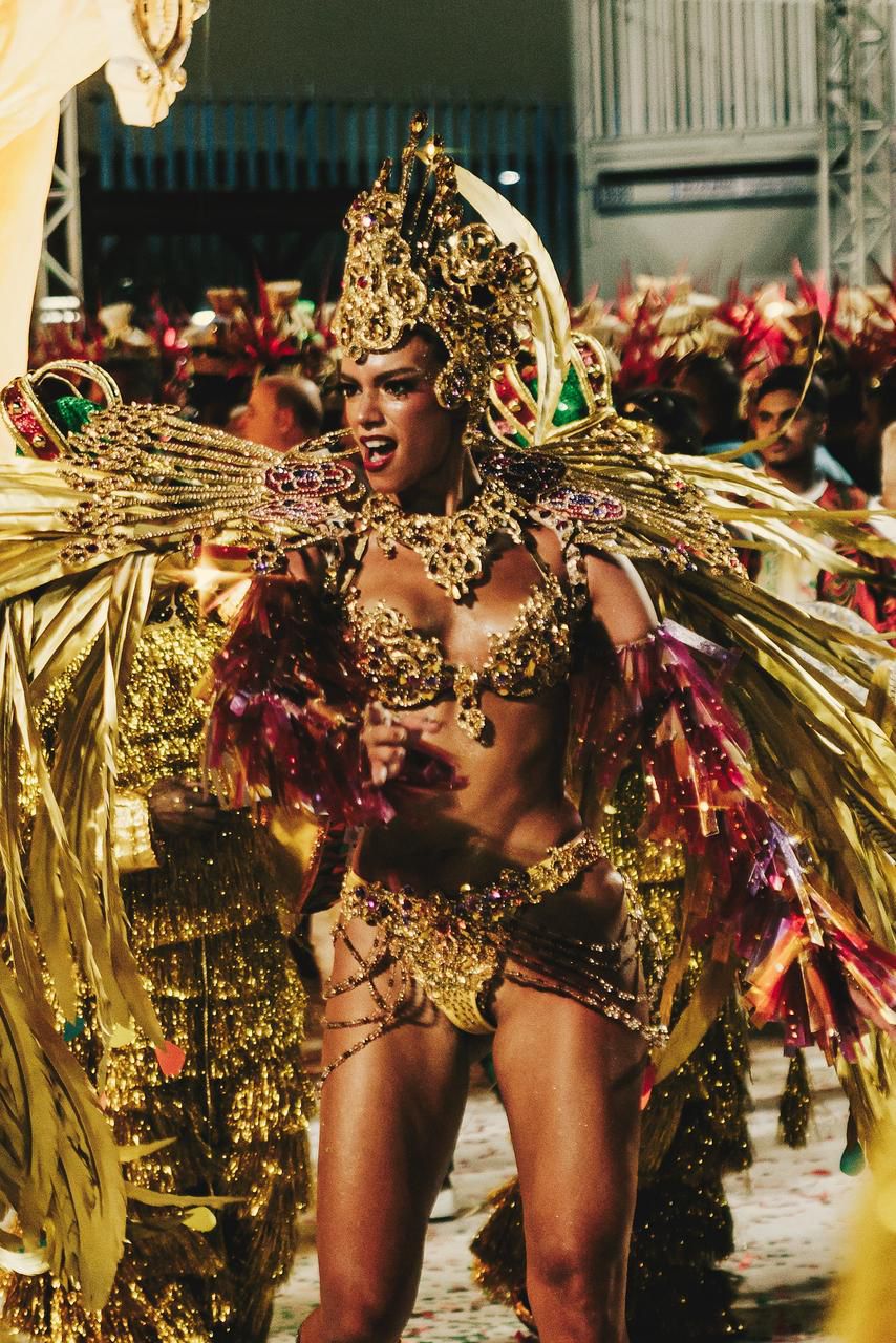 Alane Dias desfila pela Grande Rio na Sapucaí com look sustentável e celebra enredo sobre o Manguebeat