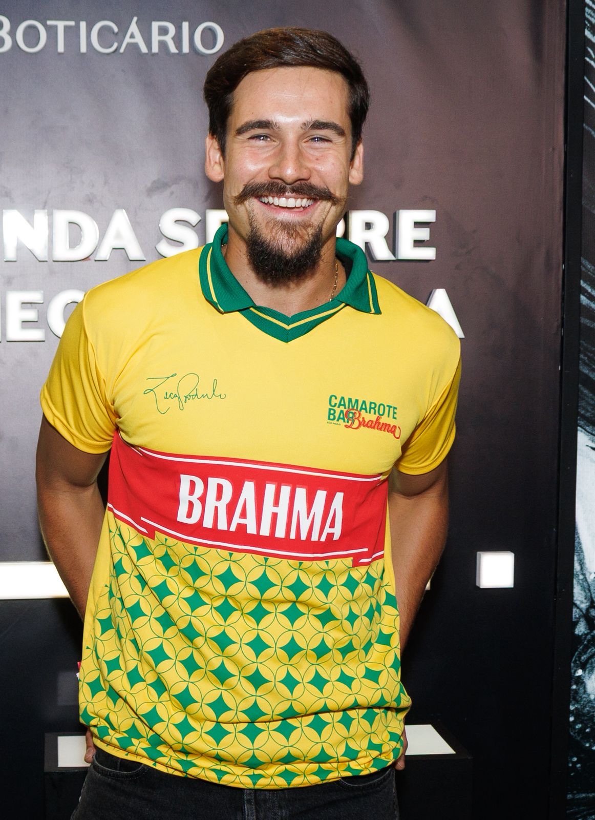 Em uma verdadeira maratona de gravações, Nicolas Prattes tira um tempinho para prestigiar o Carnaval de São Paulo Em uma verdadeira maratona de gravações, Nicolas Prattes tira um tempinho para prestigiar o Carnaval de São Paulo