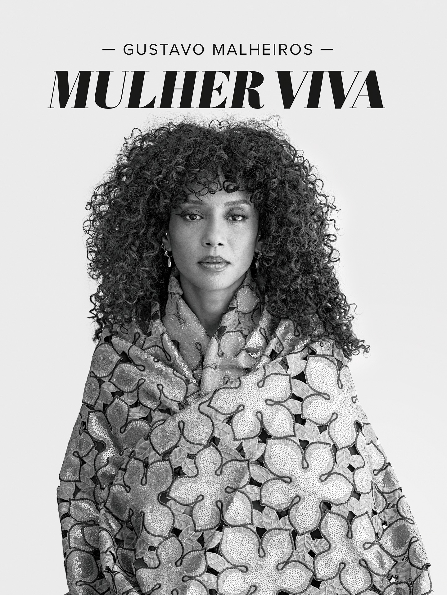 Taís Araújo na capa do livro "Mulher Viva"