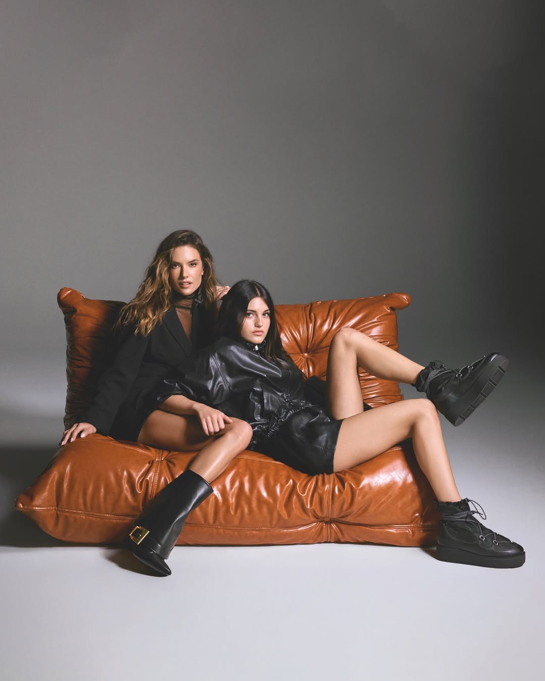 Alessandra Ambrósio estrela campanha da Vizzano com a filha Alessandra Ambrósio estrela campanha da Vizzano com a filha
