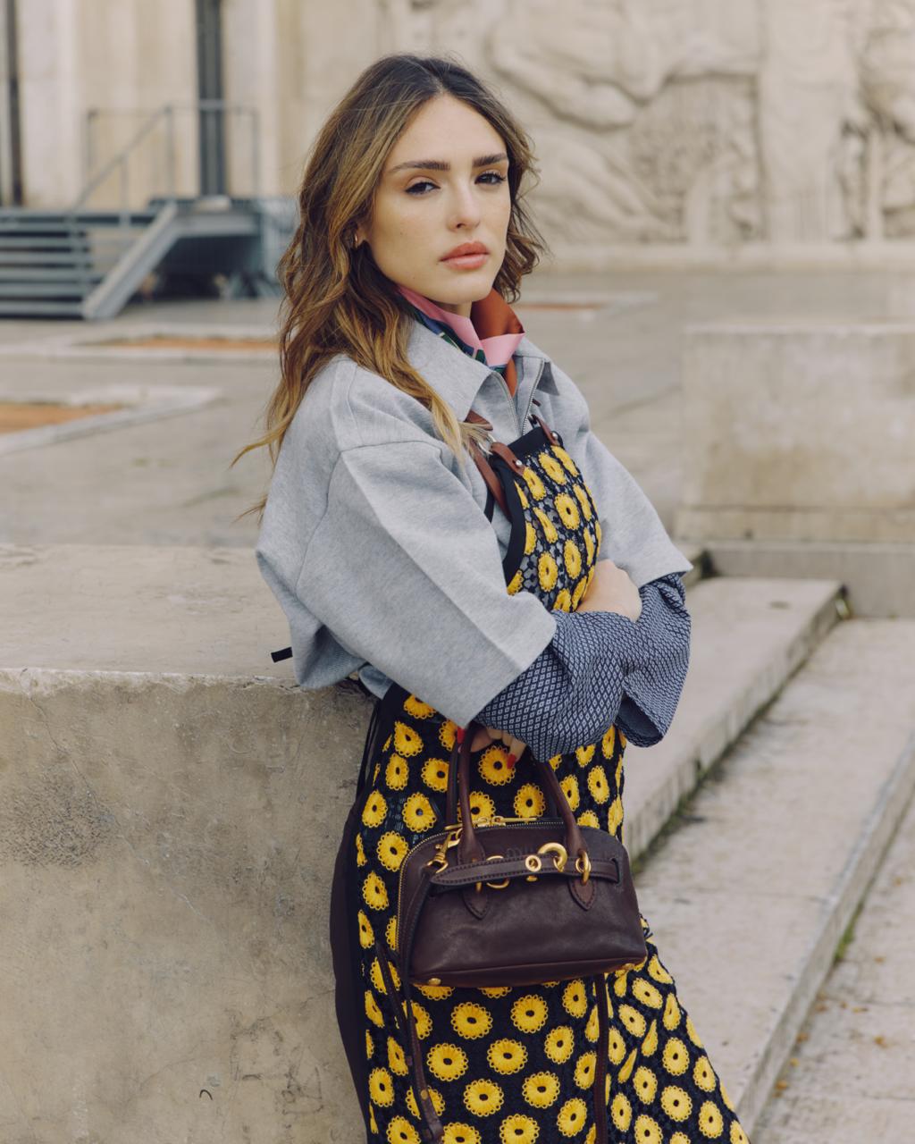 Isabelle Drummond dá pausa nas gravações da novela e faz bate-volta a Paris para assistir ao desfile da Miu Miu Isabelle Drummond dá pausa nas gravações da novela e faz bate-volta a Paris para assistir ao desfile da Miu Miu