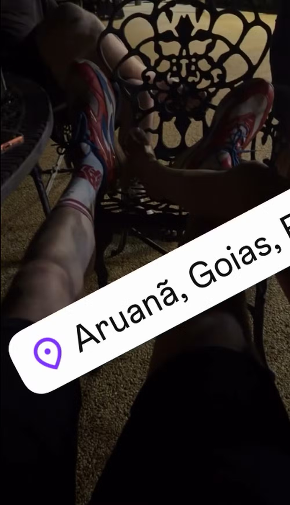 Maiara se encontra com sertanejo e chama atenção O cantor da dupla Fred e Fabrício usou as redes sociais para compartilhar registros do momento. Em um deles, o artista mostrou que a irmã de Maraisa, Maiara estava com a perna em cima da dele