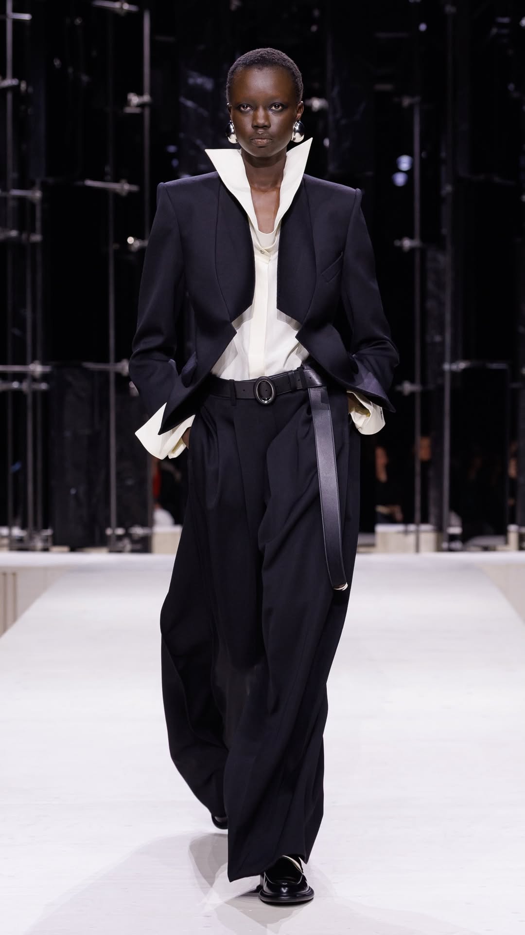 Givenchy celebra a pluralidade feminina na Semana de Moda de Paris