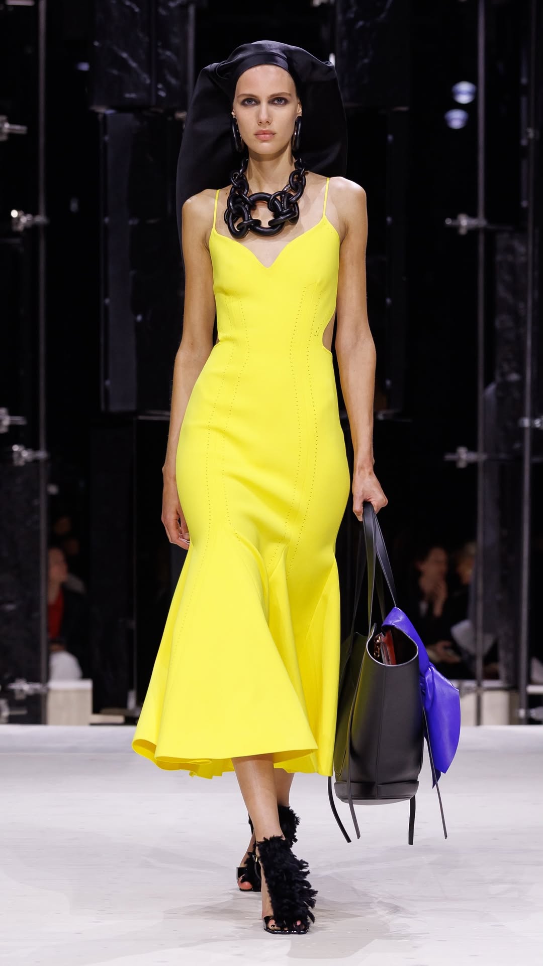 Givenchy celebra a pluralidade feminina na Semana de Moda de Paris
