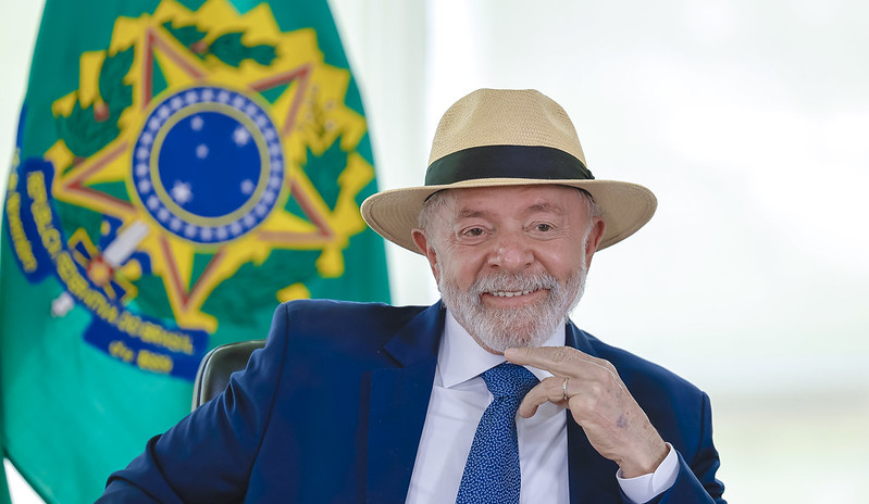 Lula esclarece fotos com Roberta Luchsinger e nega ter relação ou interlocução com empresária