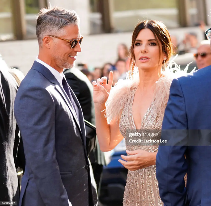 Sandra Bullock fala sobre perda do companheiro pela primeira vez após três anos: "Partiu muito antes do corpo" Sandra Bullock fala sobre perda do companheiro pela primeira vez após três anos: "Partiu muito antes do corpo"