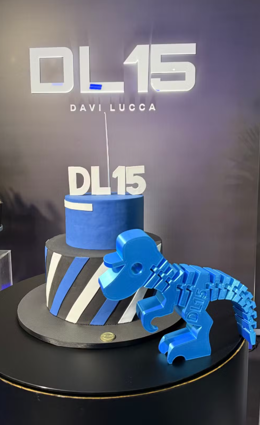 Carol Dantas mostra detalhes da festa de 15 anos de Davi Lucca, filho de Neymar