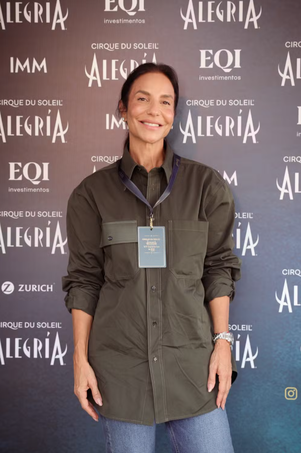 Ivete Sangalo curte Cirque du Soleil com as filhas, Marina e Helena