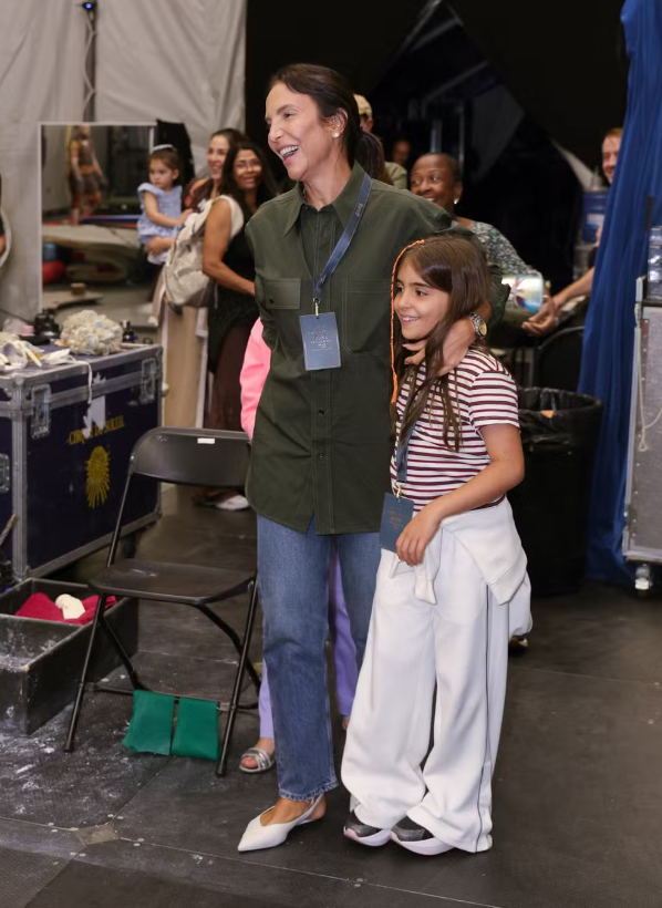 Ivete Sangalo curte Cirque du Soleil com as filhas, Marina e Helena