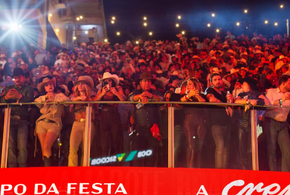 Ana Castela e Gustavo Mioto, ex-namorados, ficam lado a lado em show em Barretos Ana Castela e Gustavo Mioto, ex-namorados, ficam lado a lado em show em Barretos
