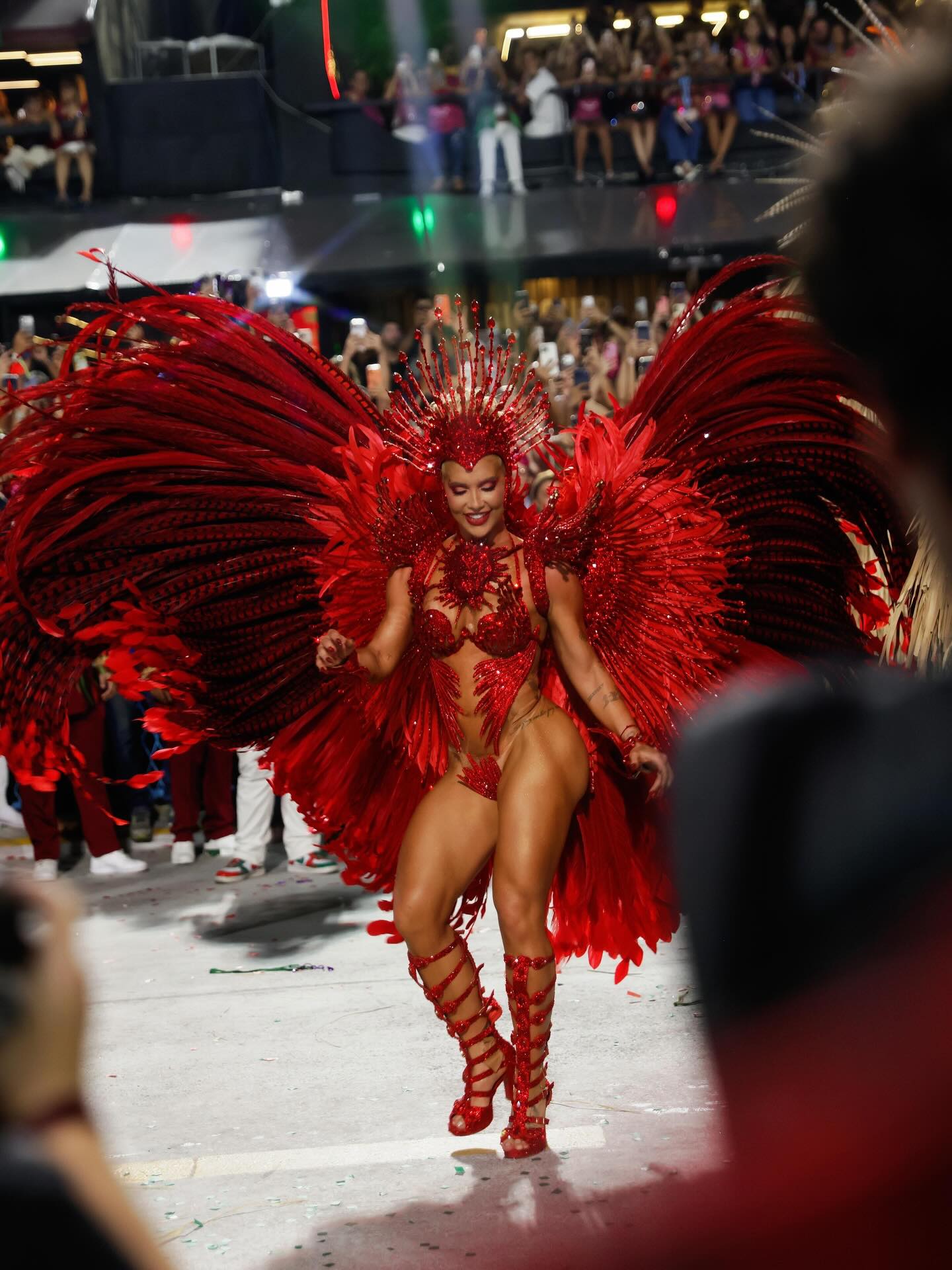Virginia Fonseca desfilando pela Grande Rio no Carnaval 2026