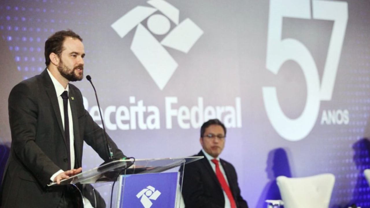 Ministro Durigan quer reduzir déficit com combate à pejotização
