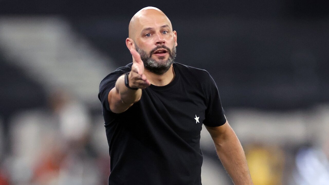 Novo investidor da SAF do Botafogo define novos rumos do futebol Franclim Carvalho comandando o Botafogo