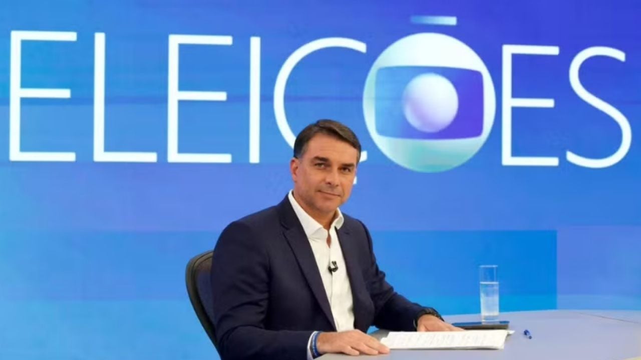 Flávio Bolsonaro defende relação com Vorcaro, diz que Eduardo errou no tarifaço e diz que aceitará resultado das urnas