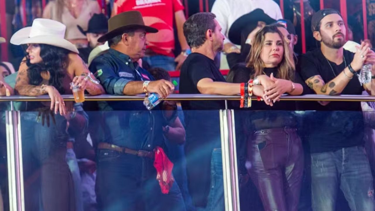 Ana Castela e Gustavo Mioto, ex-namorados, ficam lado a lado em show em Barretos