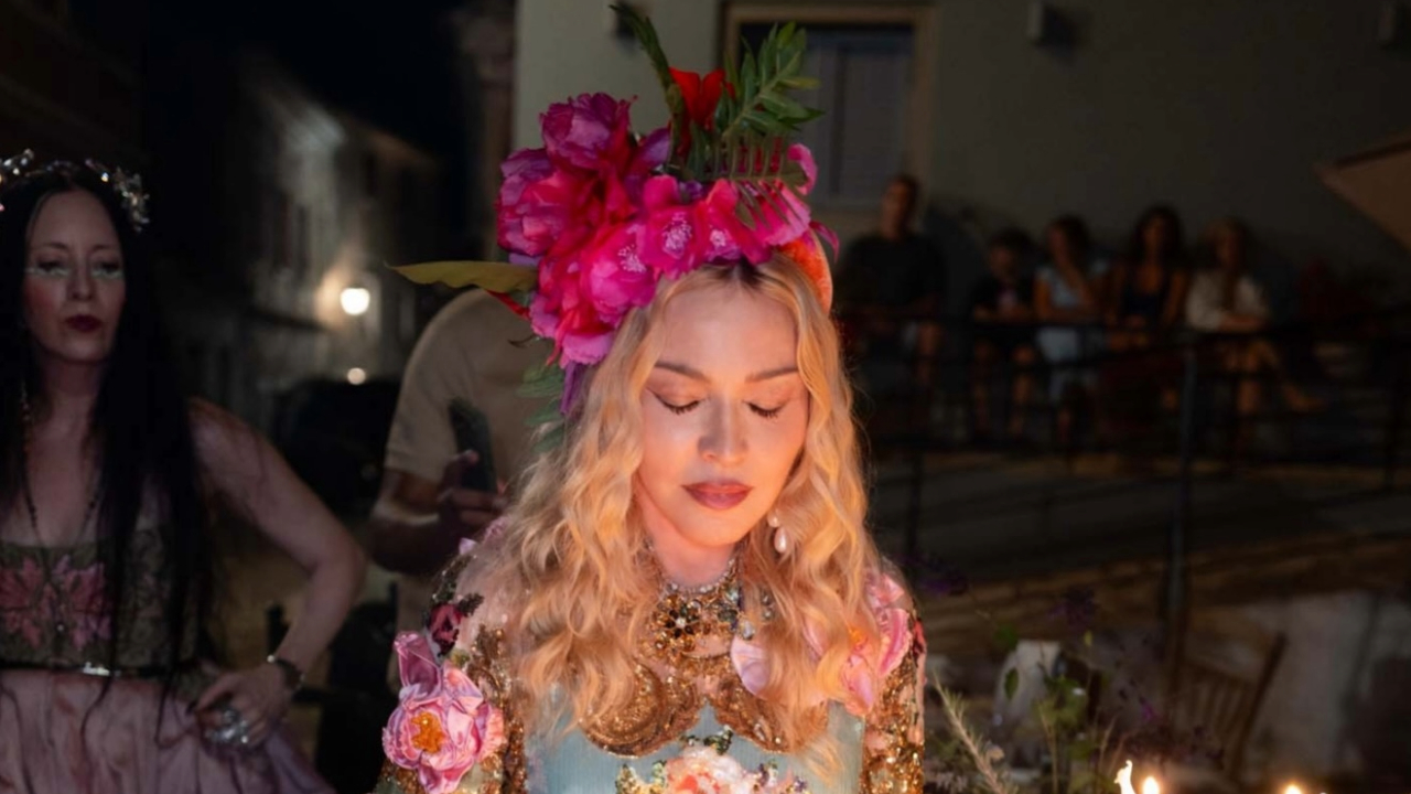 Madonna celebra seus 68 anos na Grécia rodeada pelos filhos e namorado