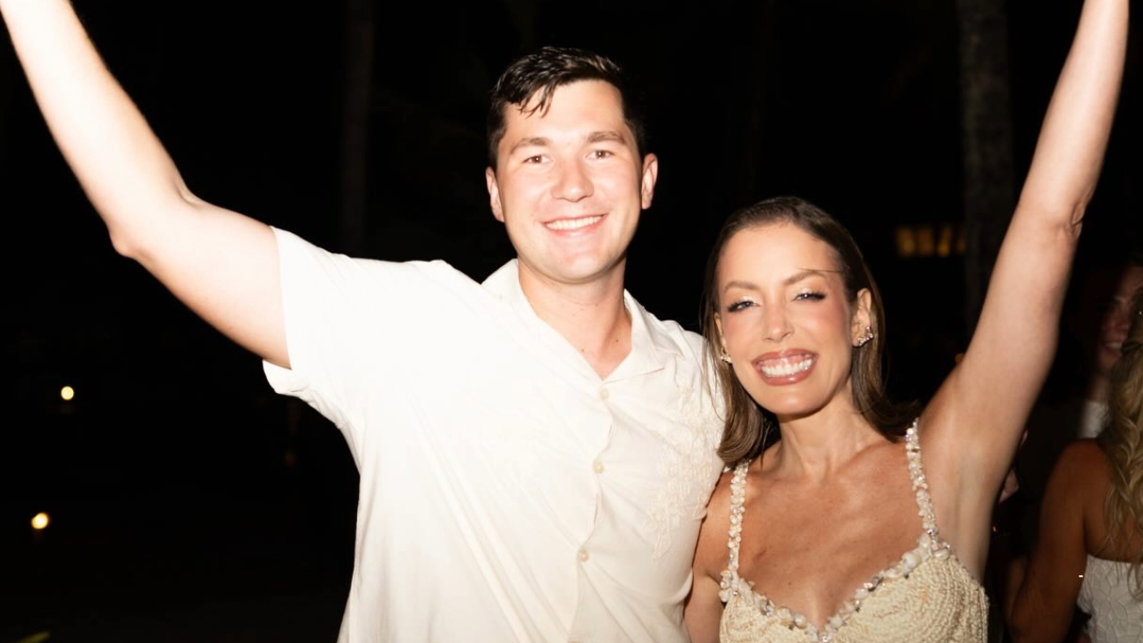 Fabiana Justus renova votos na Bahia ao lado da família e da presença especial de seu doador de medula