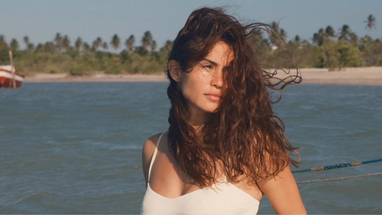 Em viagem pelo Ceará, Nanda Costa chama atenção na web e brinca em legenda de fotos: ‘Preciso falar alguma coisa?’