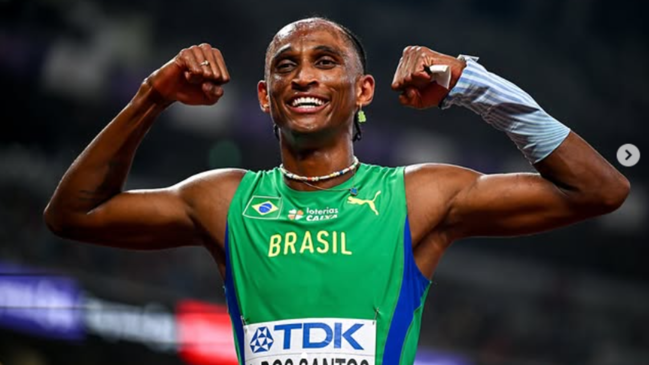 Alison dos Santos bate recorde mundial nos 400m com barreiras