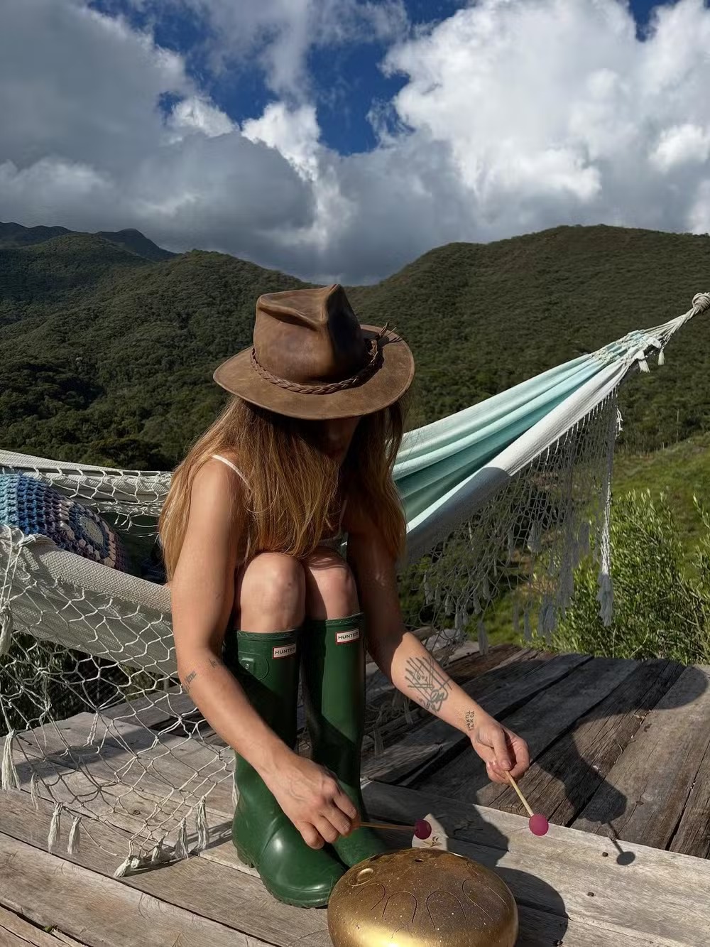 Cleo revela detalhes da vida no sítio ao lado do marido e destaca rotina tranquila Cleo revela detalhes da vida no sítio ao lado do marido e destaca rotina tranquila