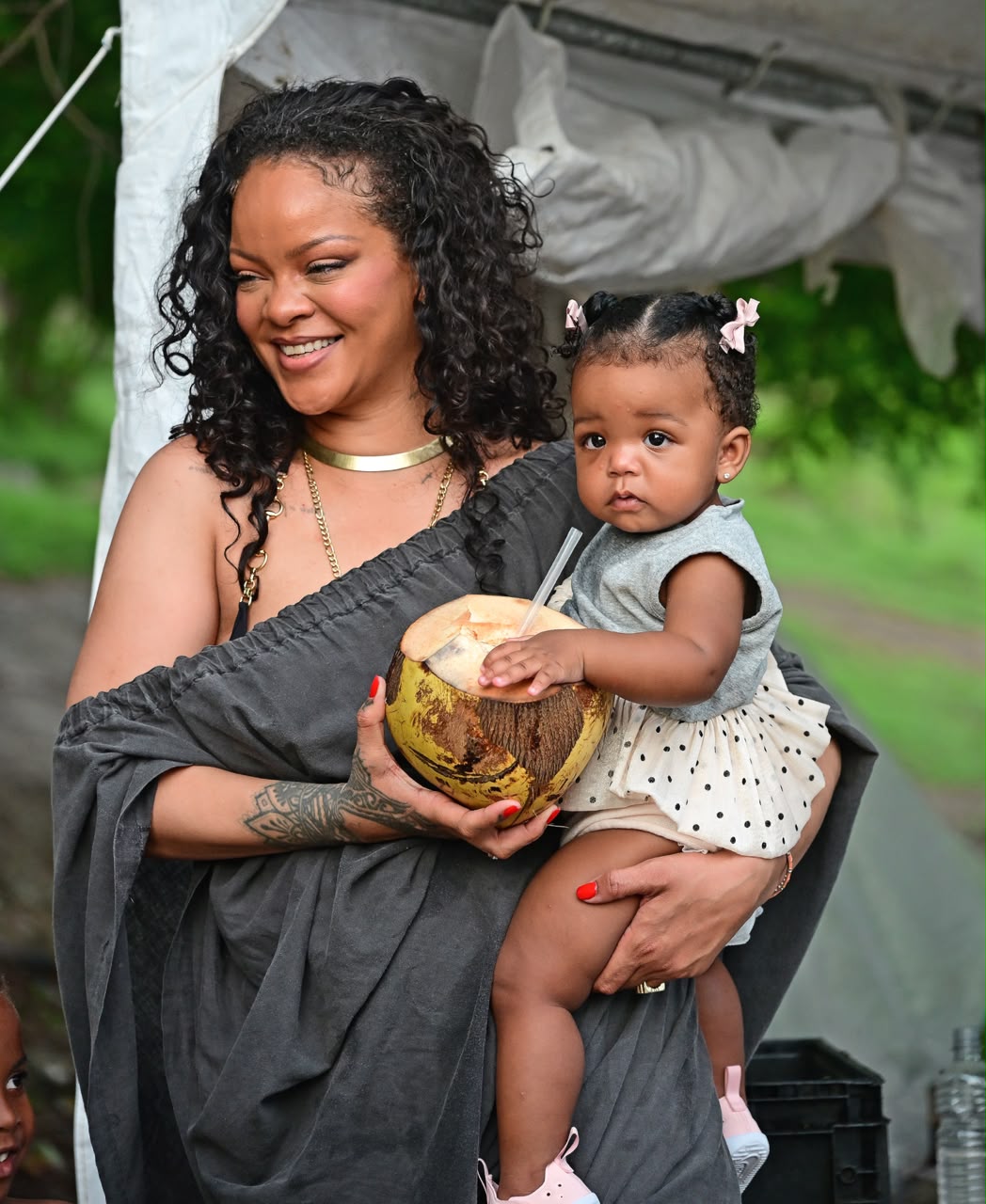 Rihanna curte Barbados com os filhos em momento de imersão cultural Rihanna curte Barbados com os filhos em momento de imersão cultural