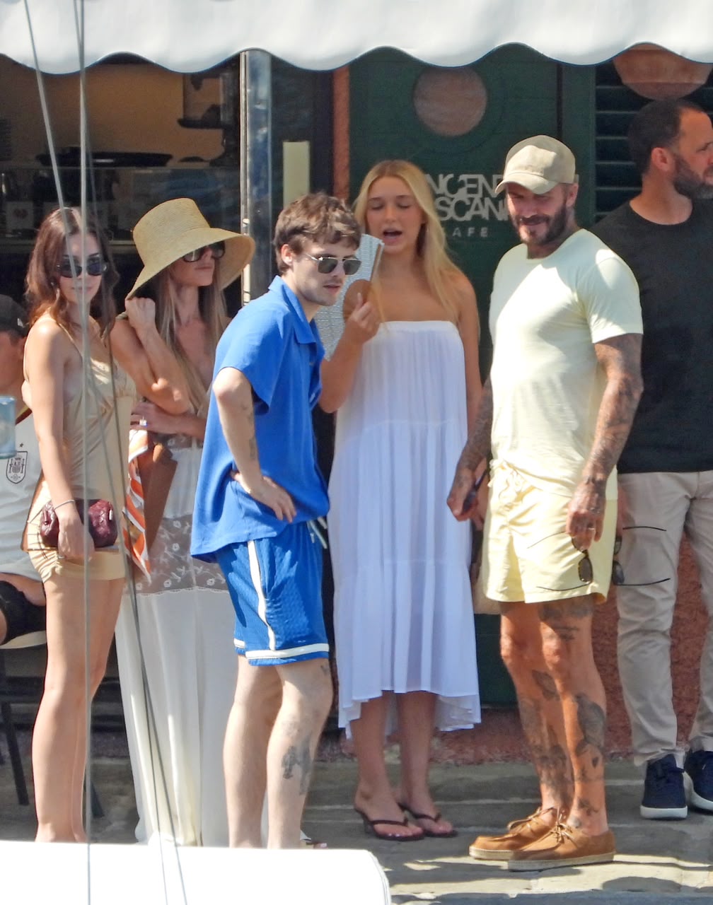 David Beckham fotografa Victoria Beckham durante férias na Itália; veja fotos David Beckham fotografa Victoria Beckham durante férias na Itália; veja fotos