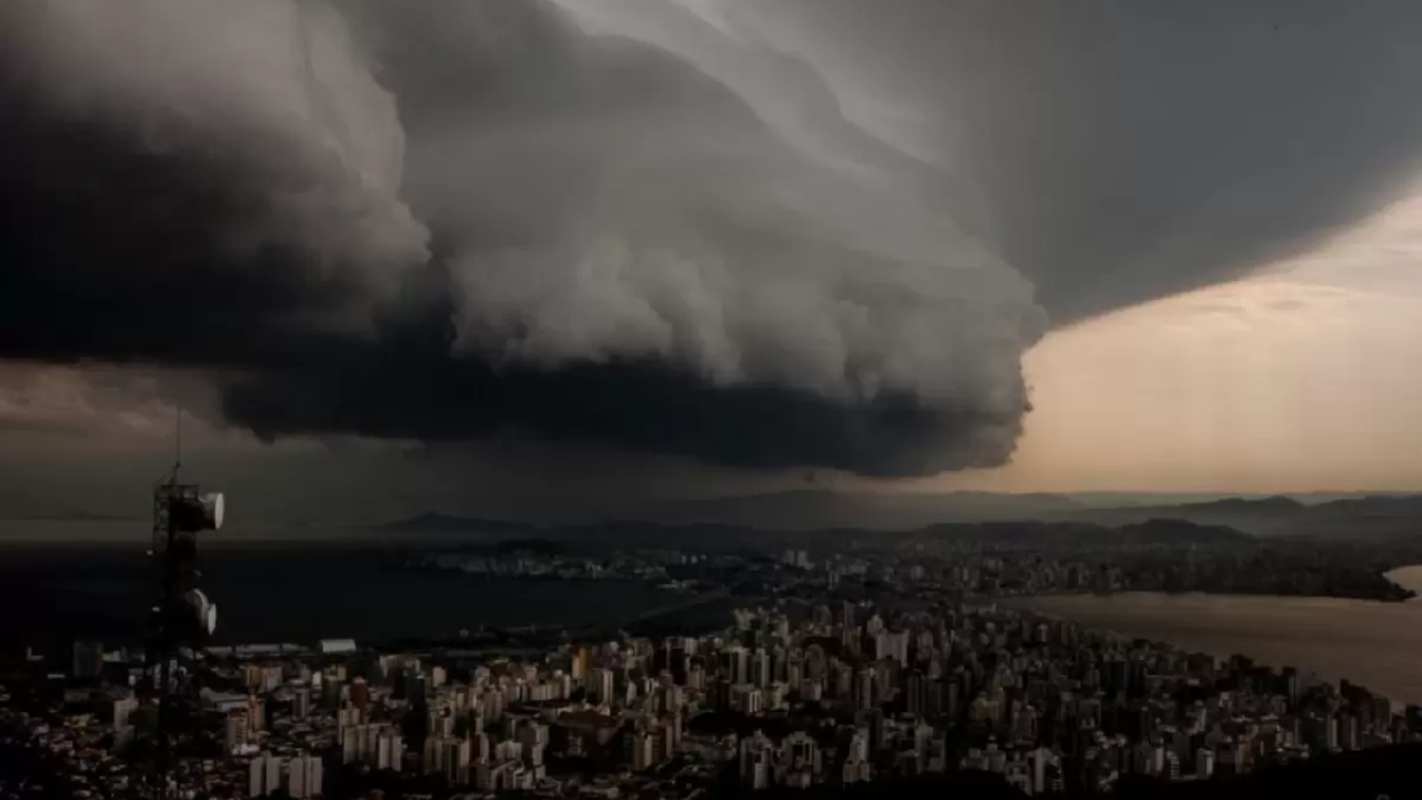 Cientistas preveem consequências do Super El Niño, que pode ser o maior já registrado