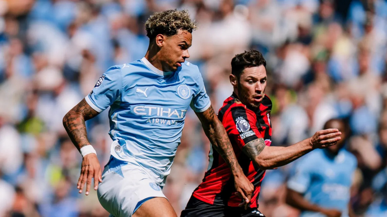 Manchester City vira contra o Bournemouth de Rayan e estreia com vitória na Premier League