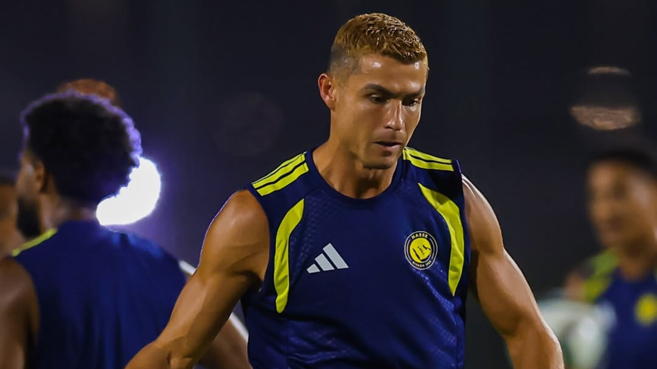 Cristiano Ronaldo fica loiro e surpreende fãs com novo visual
