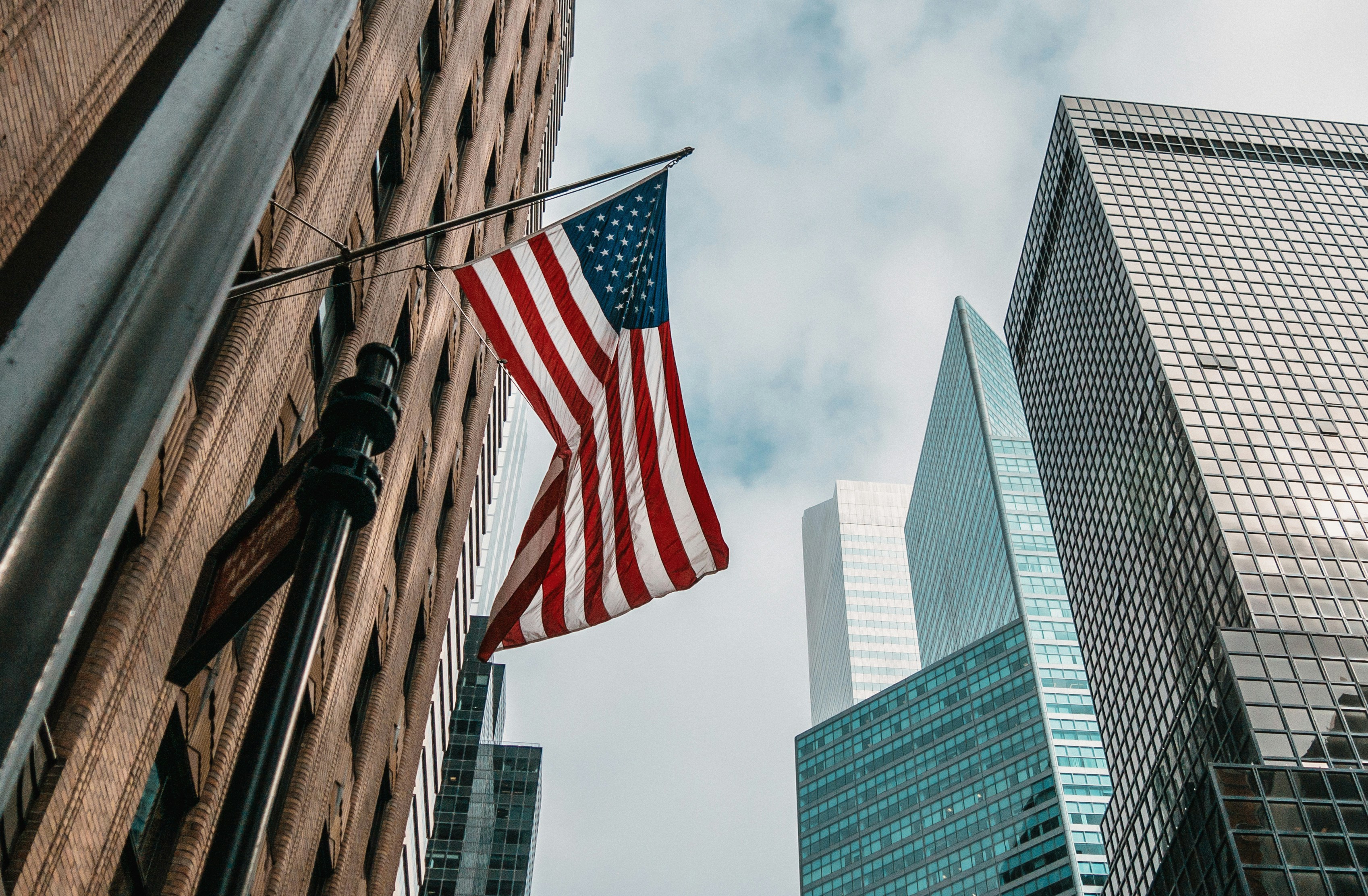 Trump amplia ofensiva sobre vistos nos EUA e endurece regras | Reprodução/Nik Shuliahin/UnSplash Embed)