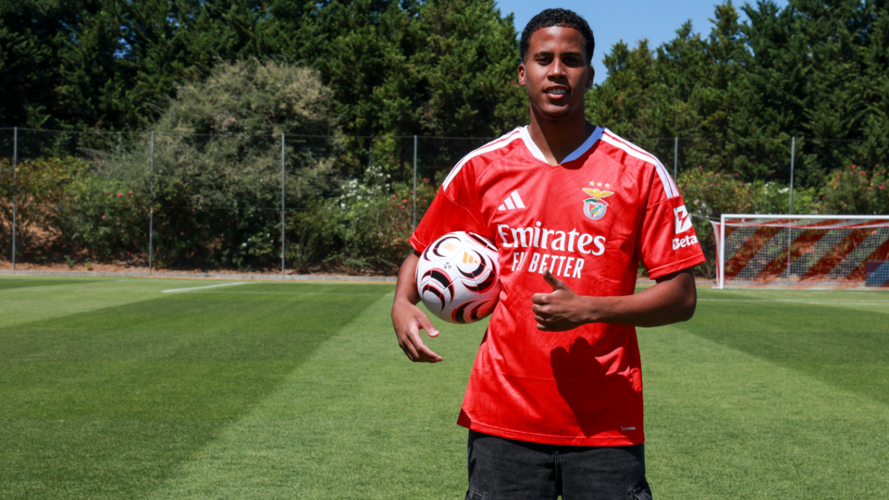Benfica oficializa chegada de atacante de 19 anos revelado pelo Flamengo