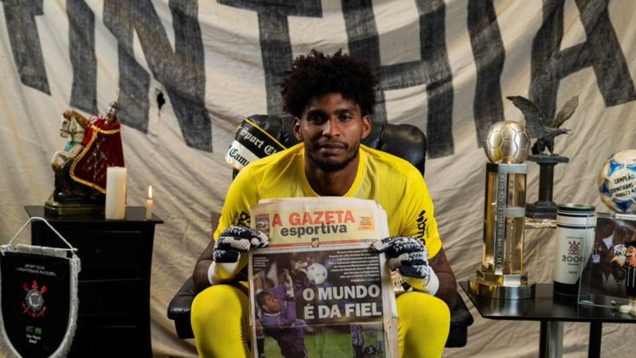 Corinthians monitora joelho de Hugo Souza antes de duelo com o Santos