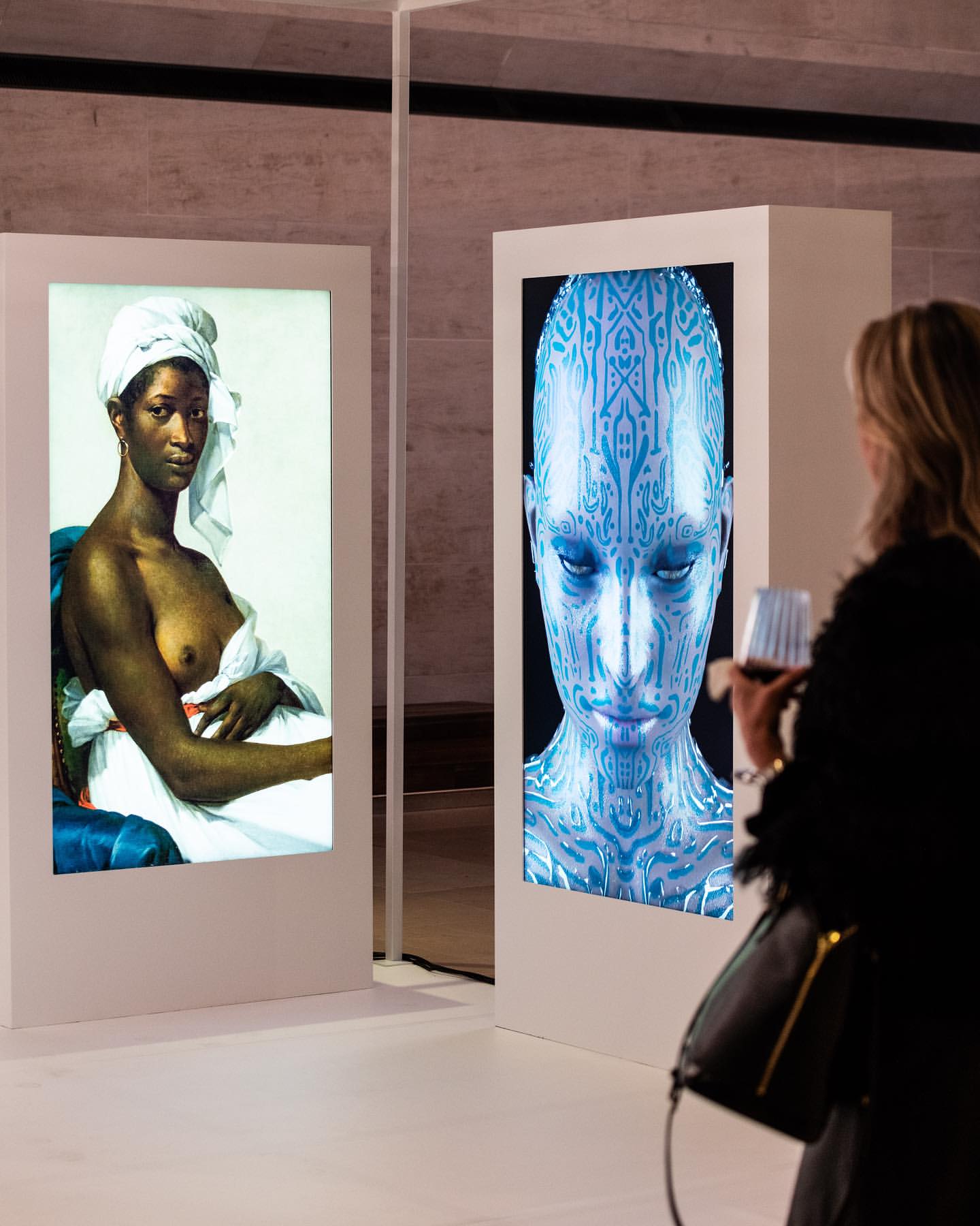 Museu do Louvre e Grupo L'Oreal realizam exposição sobre história da beleza