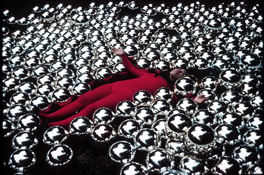 Yayoi Kusama, ícone da arte contemporânea, morre aos 97 anos Yayoi Kusama, ícone da arte contemporânea, morre aos 97 anos