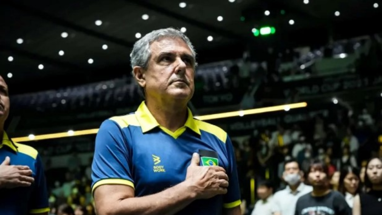 Zé Roberto convoca três jogadoras para treinos da seleção