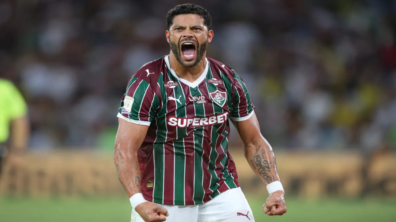 Hulk atuando pelo Fluminense no Maracanã