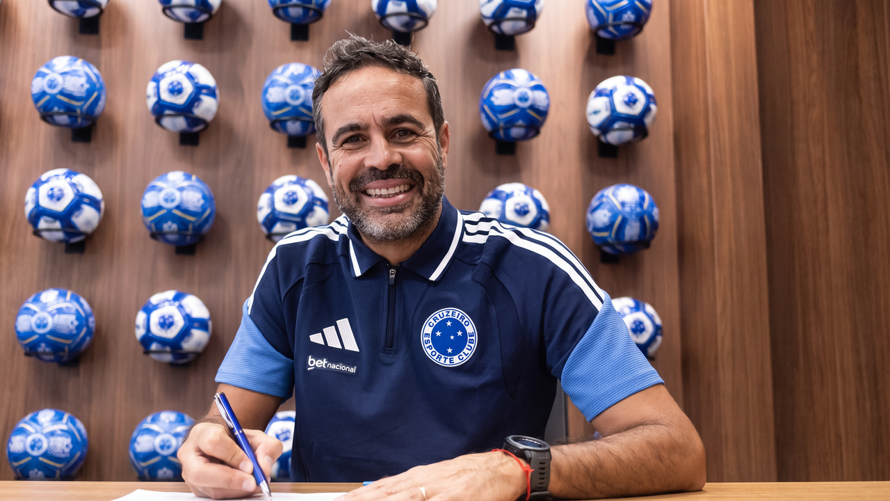 Artur Jorge balança no Cruzeiro após eliminações na Libertadores e Copa do Brasil