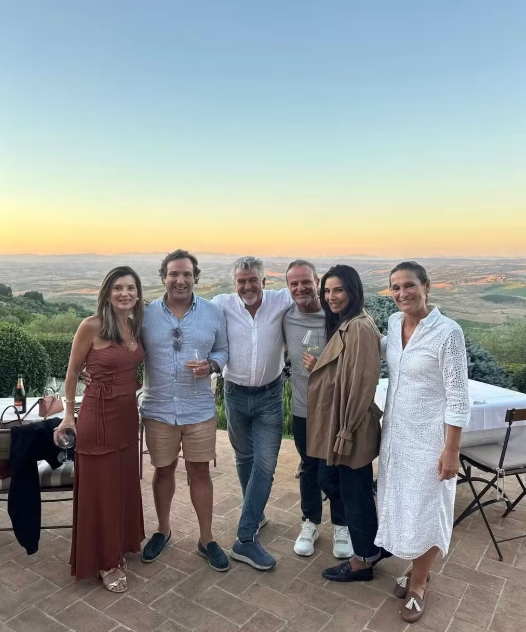 Rubinho Barrichello e Cíntia Chagas assumem romance em registro na Itália