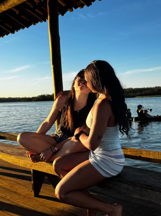 Rebeca Andrade compartilha rotina no Rio e mostra momento de carinho com empresária